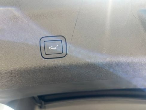 Used 2025 Chevrolet Tahoe Premier RWD image 33