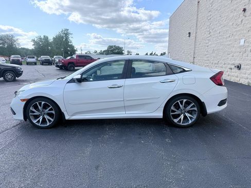 Used 2019 Honda Civic Touring image 2