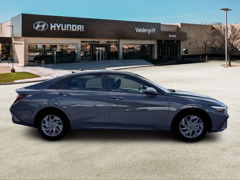 New 2026 Hyundai Elantra Hybrid FWD image 9