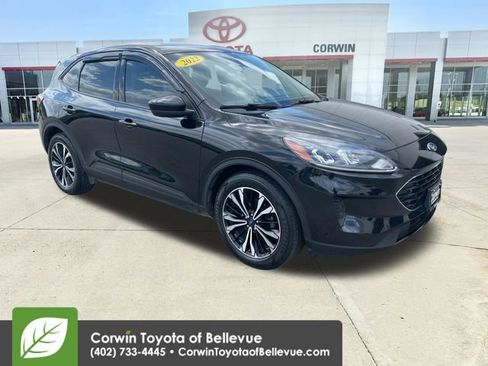 Used 2022 Ford Escape SE w/ SE Sport Appearance Package FWD image 1