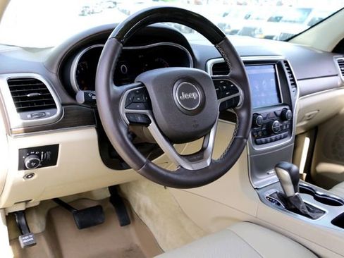 Used 2018 Jeep Grand Cherokee Overland RWD image 9