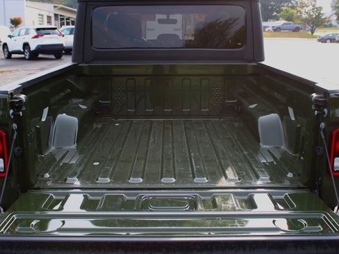 Used 2022 Jeep Gladiator Mojave image 12