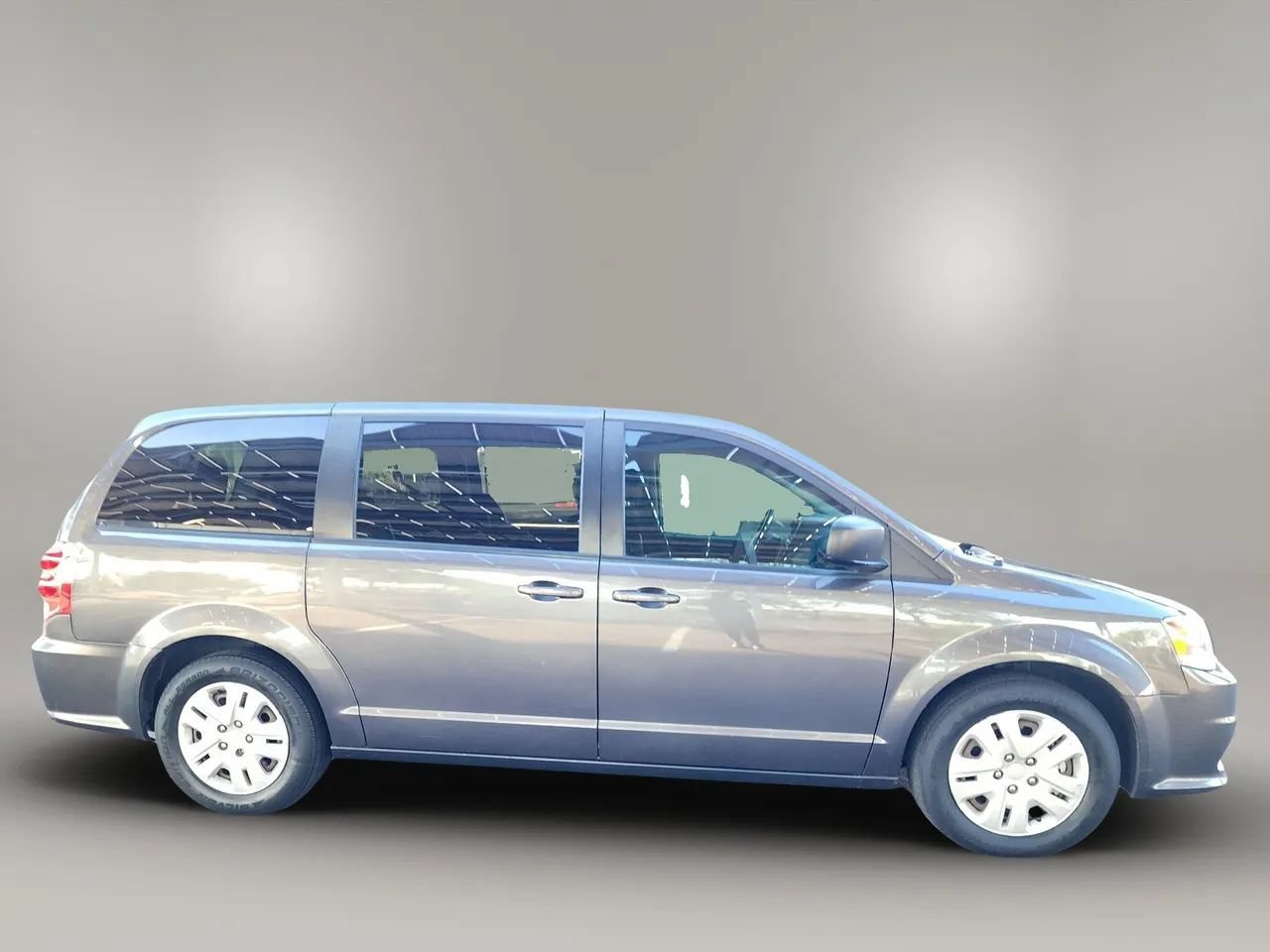 Used 2018 Dodge Grand Caravan SE w/ UConnect Hands-Free Group FWD image 7
