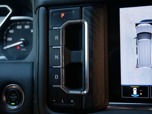 Used 2021 GMC Yukon XL Denali w/ Denali Premium Package AWD/4WD image 19