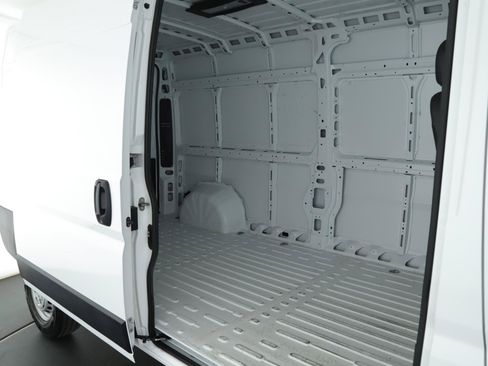 Used 2026 RAM ProMaster 2500 w/ Convenience Group FWD image 14