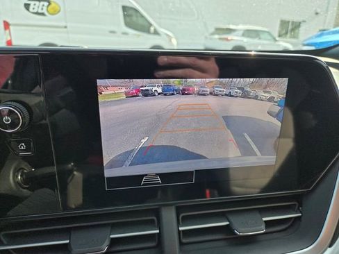 Used 2024 Chevrolet Trax RS w/ Sunroof Package image 12