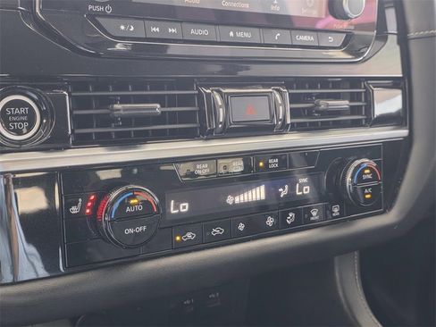 Used 2022 Nissan Pathfinder SV image 19