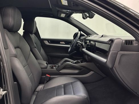 Used 2024 Porsche Cayenne AWD/4WD image 18