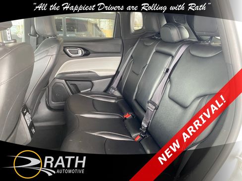 Used 2025 Jeep Compass Limited image 18