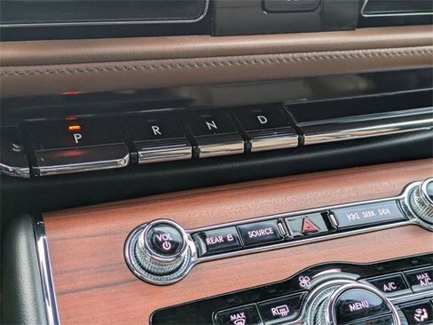 Used 2021 Lincoln Aviator Grand Touring w/ Elements Package Plus image 9