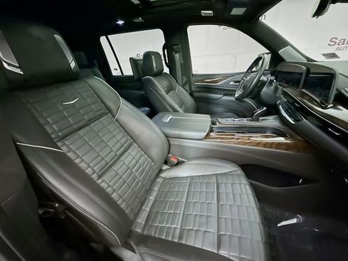 Used 2023 Cadillac Escalade ESV Sport Platinum w/ LPO, ONYX Package image 35