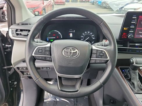 Used 2024 Toyota Sienna XLE image 21