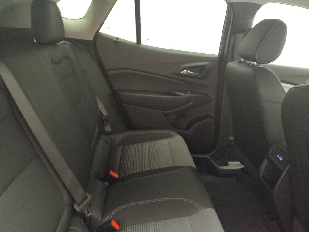 Used 2025 Chevrolet Trax LT w/ LT Convenience Package FWD image 19