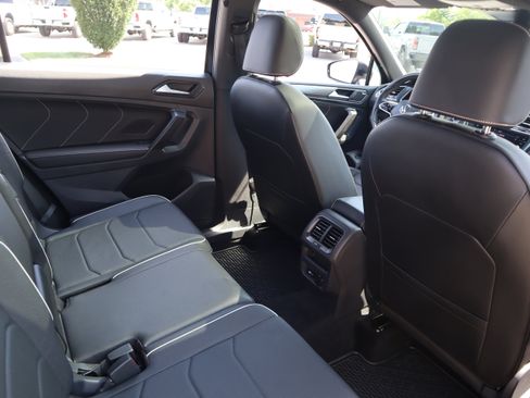 Used 2022 Volkswagen Tiguan SEL R-Line AWD/4WD image 33