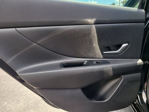 Used 2022 Hyundai Elantra SEL FWD image 8