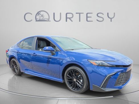 Used 2026 Toyota Camry SE FWD image 7