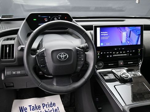 Used 2023 Toyota bZ4X Limited image 29