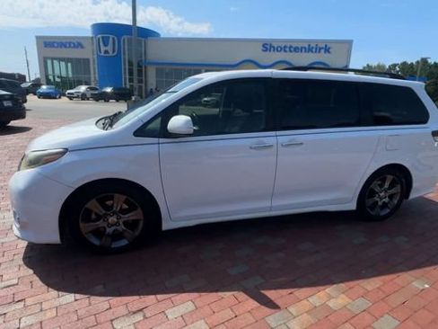 Used 2015 Toyota Sienna SE w/ SE Preferred Package FWD image 7