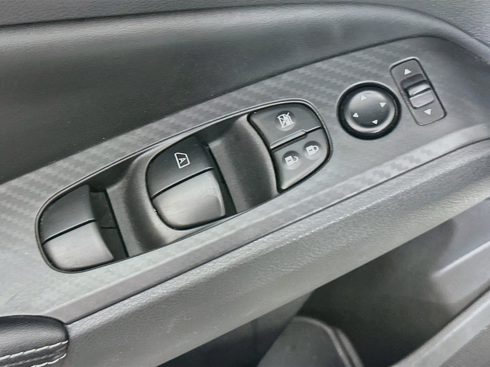Used 2025 Nissan Altima 2.5 SV FWD image 15