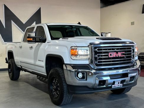 Used 2018 GMC Sierra 2500 SLT w/ Duramax Plus Package AWD/4WD image 2