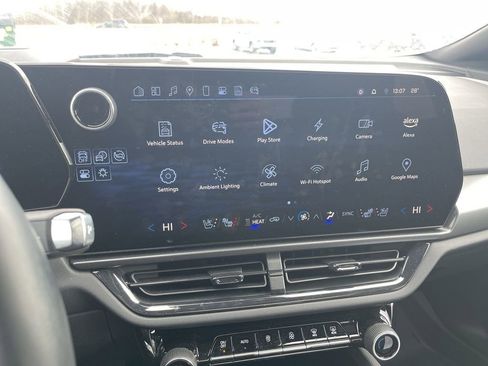 Used 2025 Chevrolet Equinox EV RS w/ Convenience Package II image 24