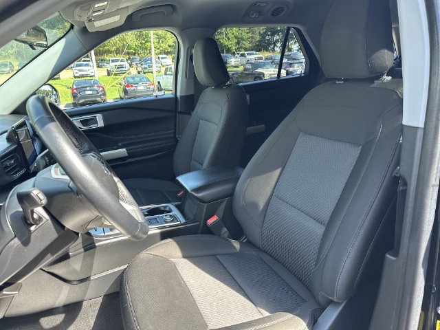 Used 2022 Ford Explorer XLT w/ Class IV Trailer Tow Package AWD/4WD image 22