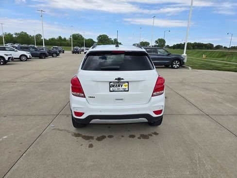 Used 2020 Chevrolet Trax LT w/ Sun & Sound Package AWD/4WD image 6