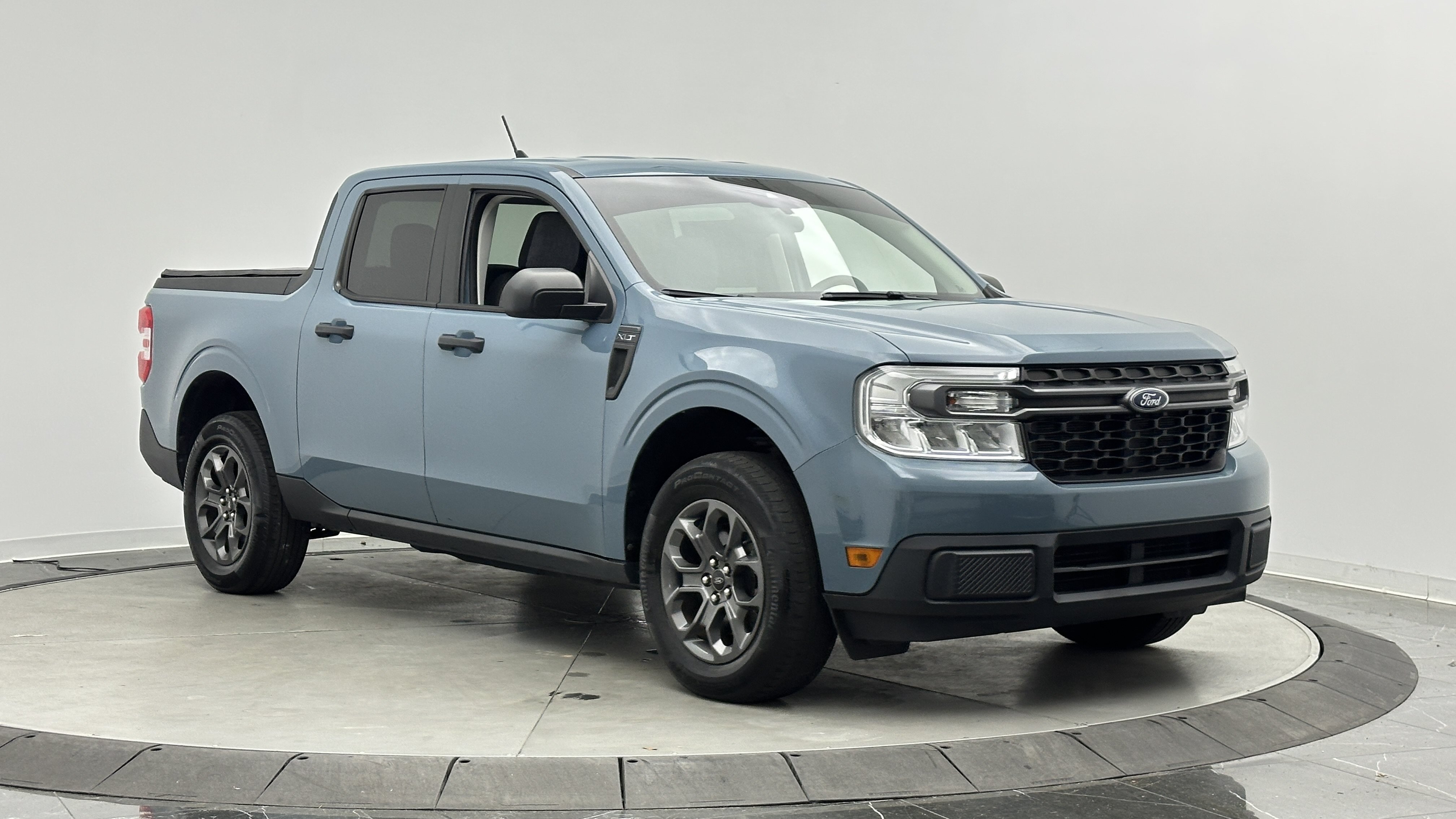 Used 2023 Ford Maverick XLT FWD image 3