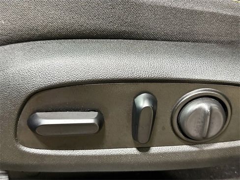 Used 2021 Chevrolet Traverse LT image 20