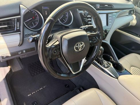 Used 2019 Toyota Camry SE FWD image 4