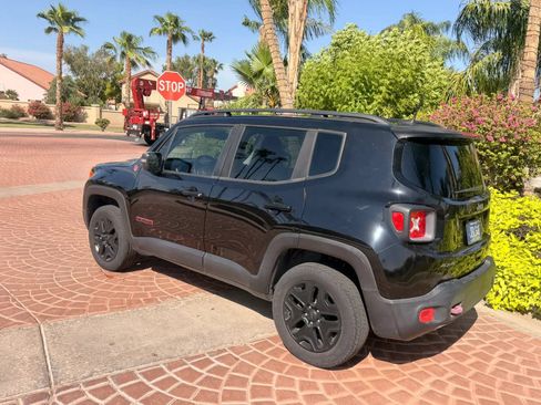 Used 2018 Jeep Renegade Trailhawk w/ Popular Equipment Group AWD/4WD image 26