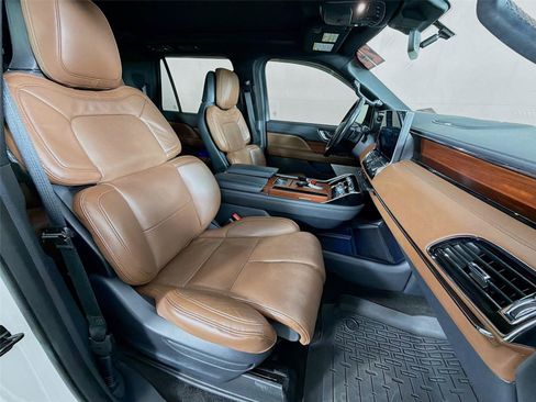 Used 2022 Lincoln Navigator L Reserve AWD/4WD image 31