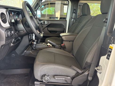 Used 2025 Jeep Wrangler Sport AWD/4WD image 13
