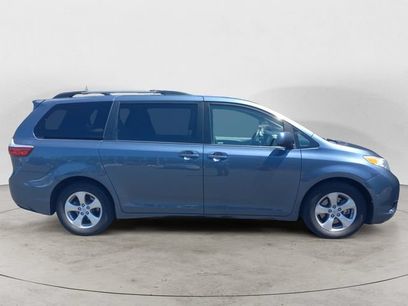 Used 2017 Toyota Sienna LE