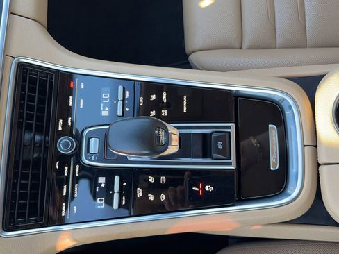 Used 2018 Porsche Panamera 4 image 28