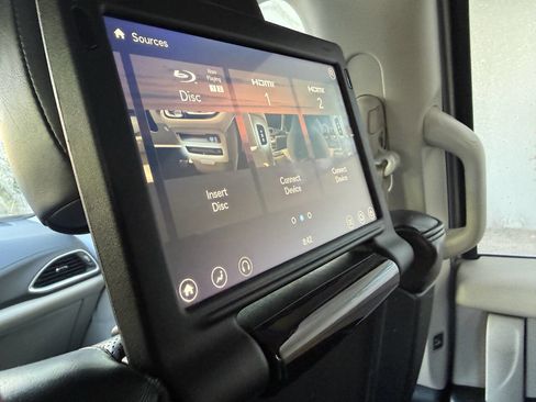 Used 2018 Chrysler Pacifica Limited w/ Advanced Safetytec Group image 25