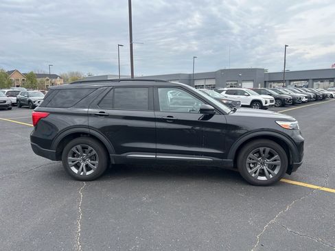 Used 2023 Ford Explorer XLT w/ Equipment Group 202A AWD/4WD image 4