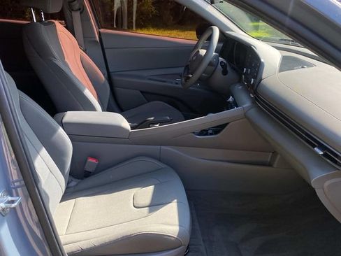 Used 2023 Hyundai Elantra SEL FWD image 34
