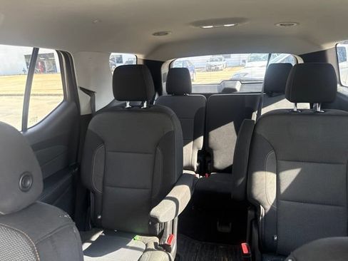 Used 2019 Chevrolet Traverse LT FWD image 11