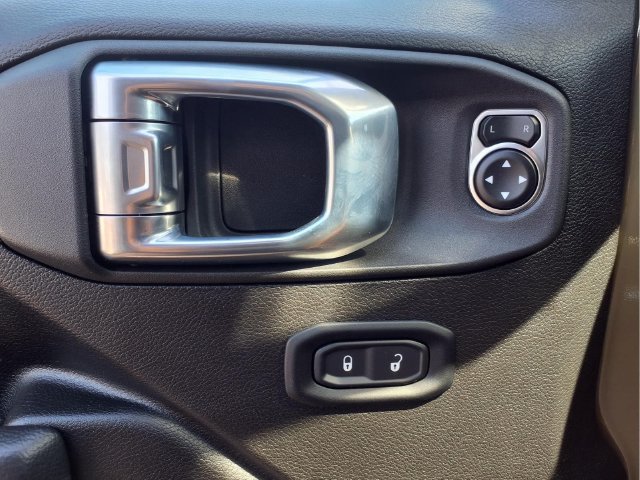 Used 2025 Jeep Wrangler Unlimited Sport AWD/4WD image 22