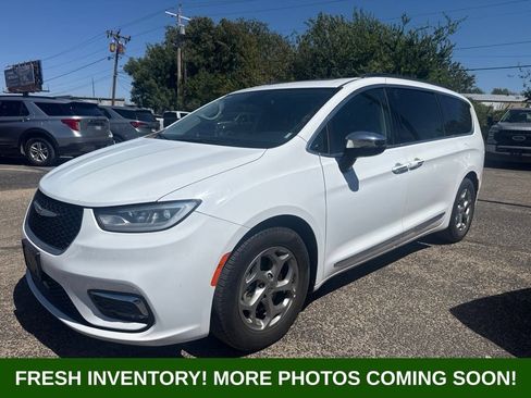 Used 2023 Chrysler Pacifica Limited FWD image 5