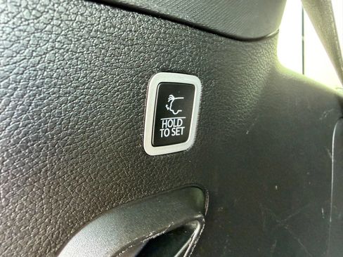 Used 2022 Jeep Wagoneer Series III AWD/4WD image 12