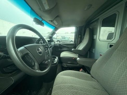 Used 2017 GMC Savana 3500 RWD image 8
