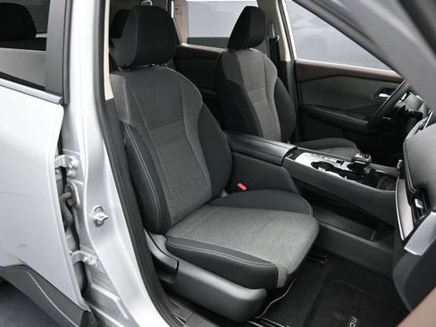 Used 2023 Nissan Rogue SV FWD image 29
