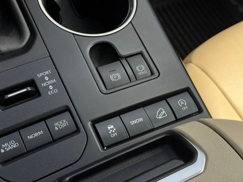 Used 2020 Toyota Highlander XLE image 69