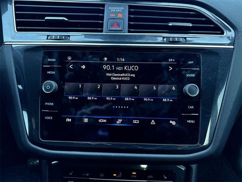 Used 2022 Volkswagen Tiguan SE image 16