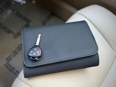 Used 2010 Toyota Avalon XLS image 20