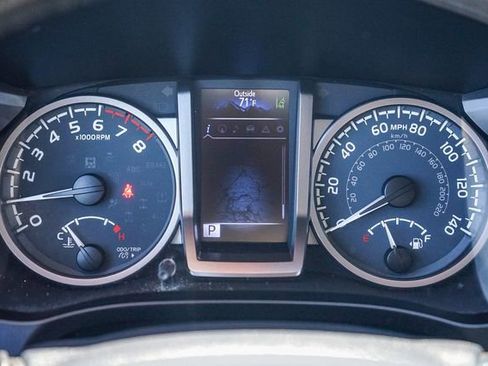 Used 2020 Toyota Tacoma SR5 RWD image 23
