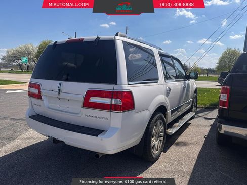 Used 2012 Lincoln Navigator 4WD image 6