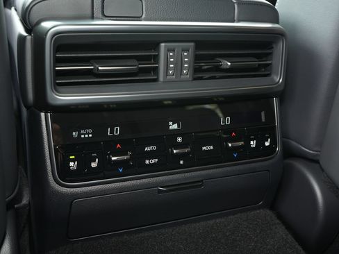 Used 2026 Lexus LX 700h Luxury AWD/4WD image 23